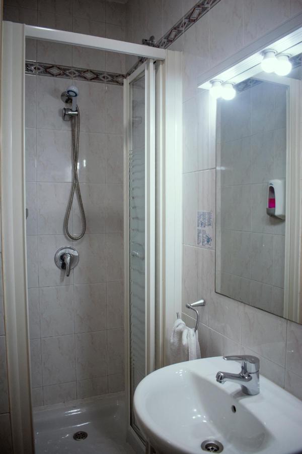Hostal Artico Мадрид Экстерьер фото