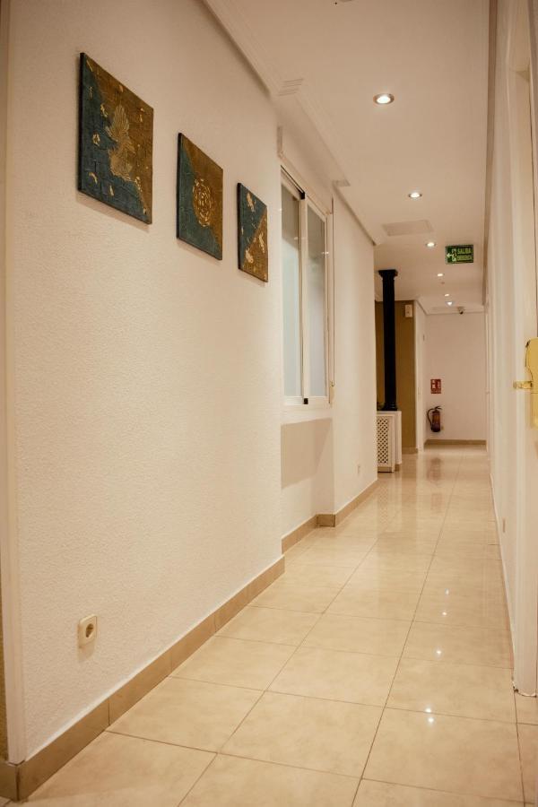 Hostal Artico Мадрид Экстерьер фото