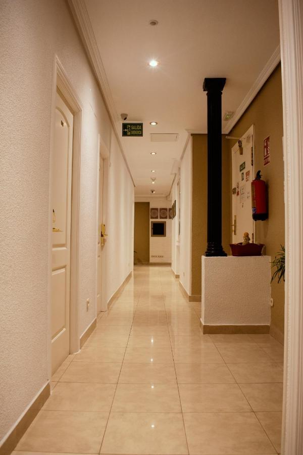 Hostal Artico Мадрид Экстерьер фото
