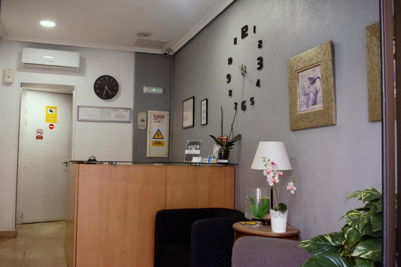 Hostal Artico Мадрид Экстерьер фото